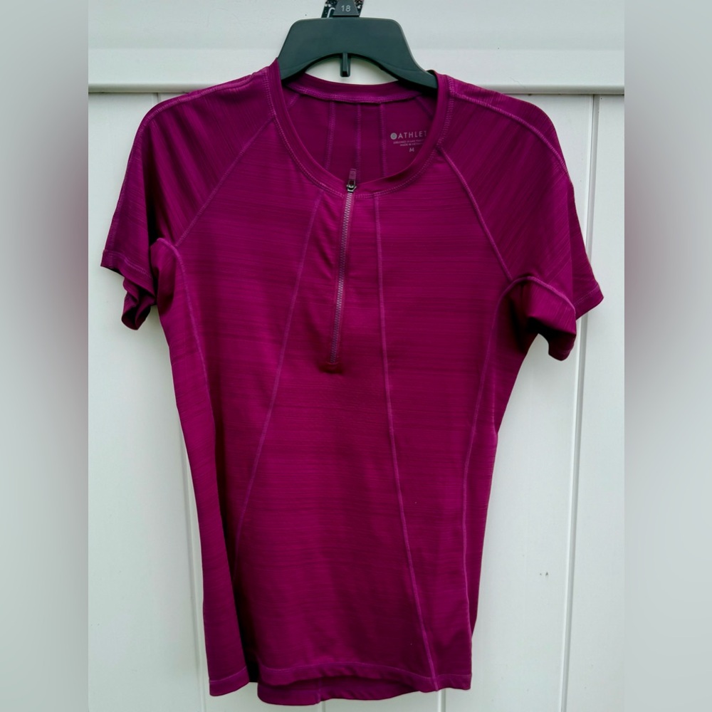 Athleta Short Sleeve Workout Top In Fuchsia.  Size Medium.  NWOT. Zip Open.